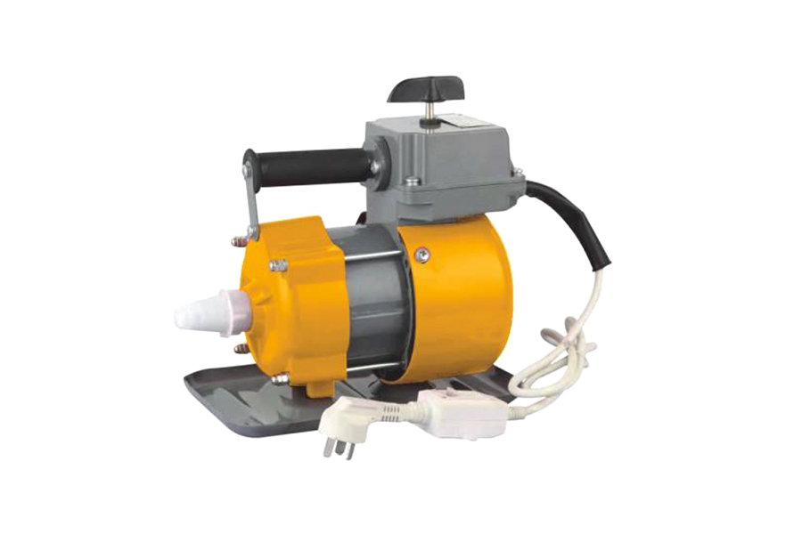 ロシアのコンクリートバイブレーター ロシアのコンクリートバイブレーター